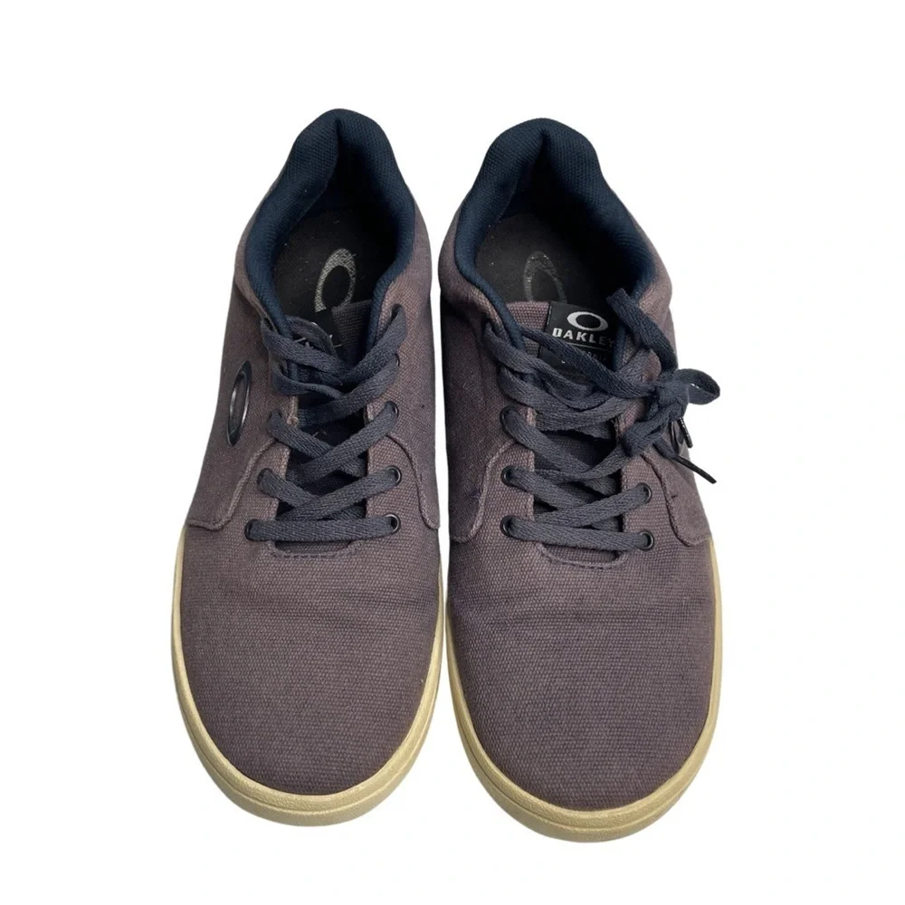 Oakley men size 10 canvas lace ups/manufactured yellow outer sole navy/gray